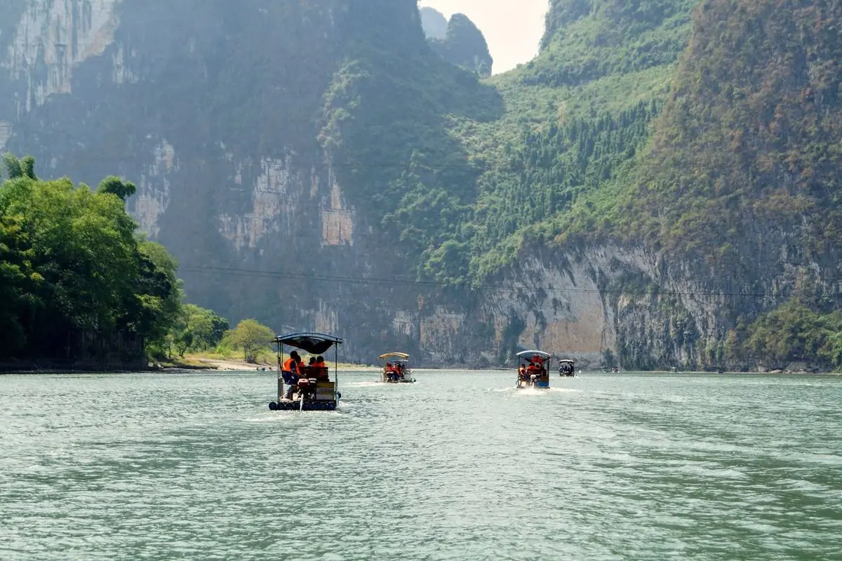 Bici por el río Yulong